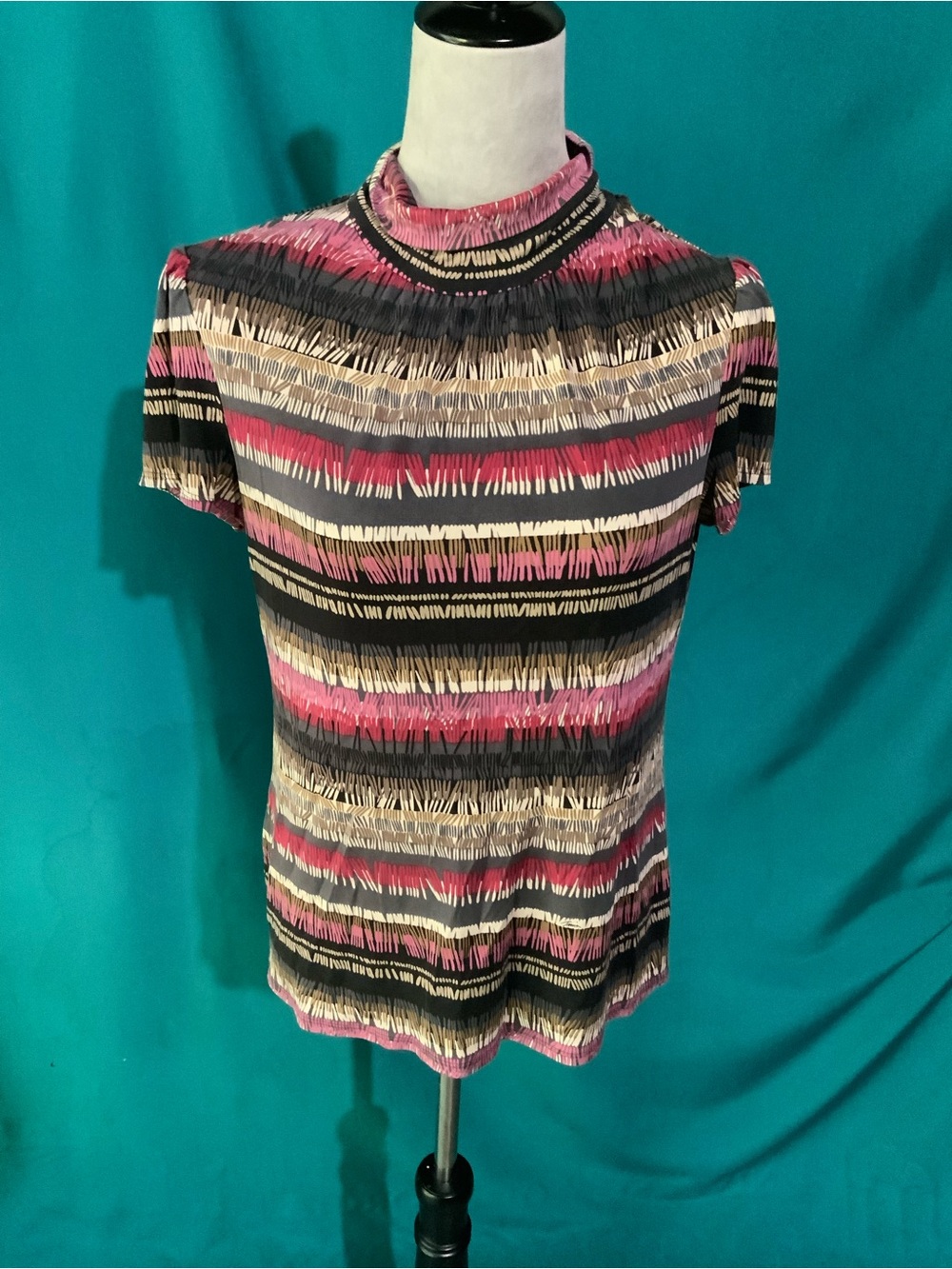 TRINA TURK, LOS ANGELES, VINTAGE, SHORT-SLEEVE, MOCK NECK, 100% SILK BLOUSE